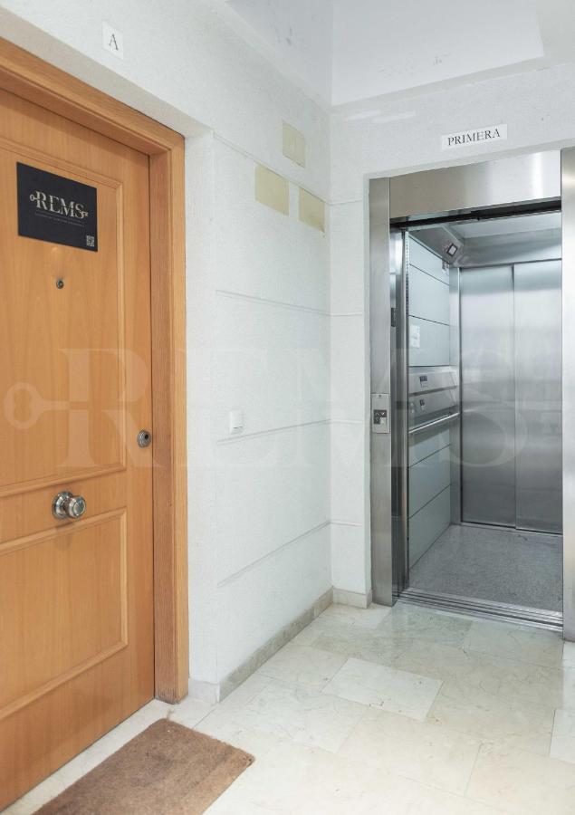 Lovely Duplex With Private Parking Near City Center By Rems Málaga Eksteriør bilde