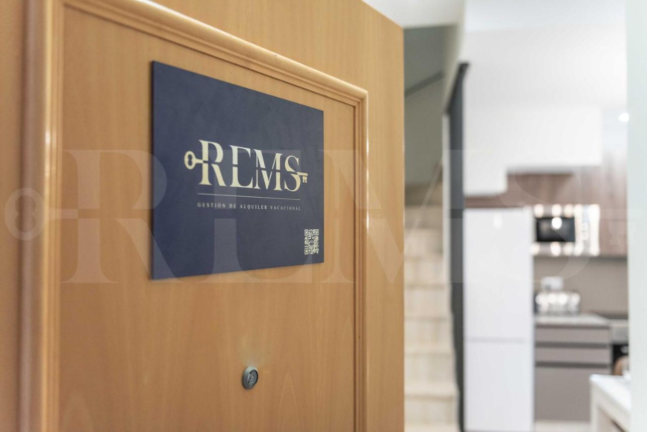 Lovely Duplex With Private Parking Near City Center By Rems Málaga Eksteriør bilde